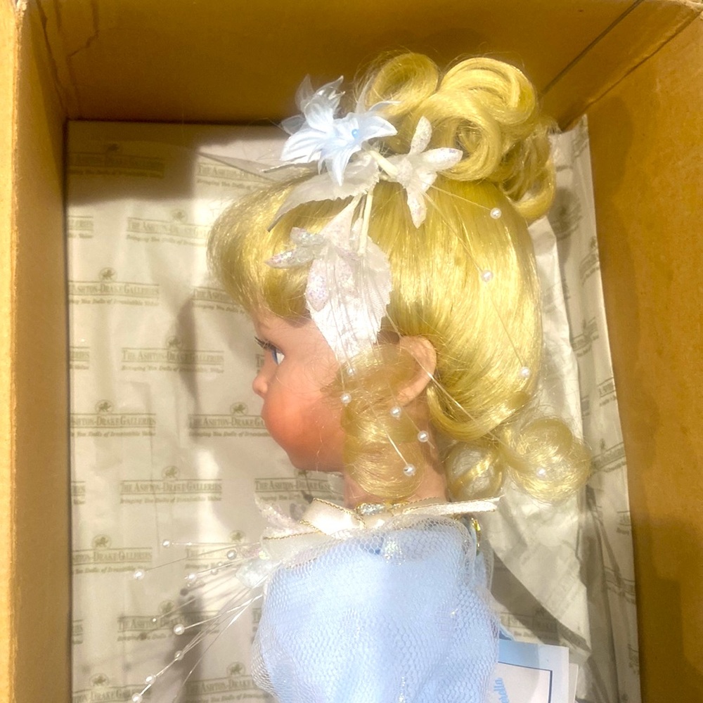 ASHTON-DRAKE DOLL - Picture 4 of 11